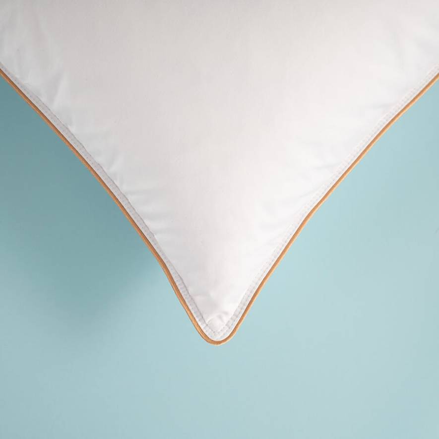 Othello Downa 70/30 Goose Down Pillow